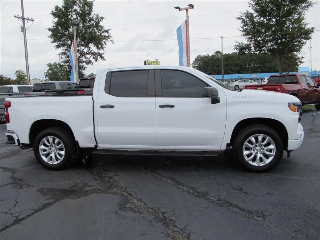 Used 2024 Chevrolet Silverado 1500 Custom RWD image 2