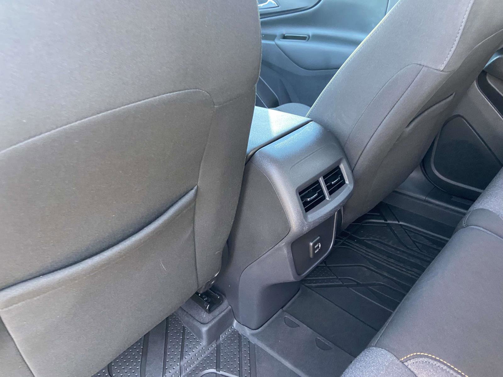 Used 2020 Chevrolet Equinox LT w/ Driver Convenience Package image 3