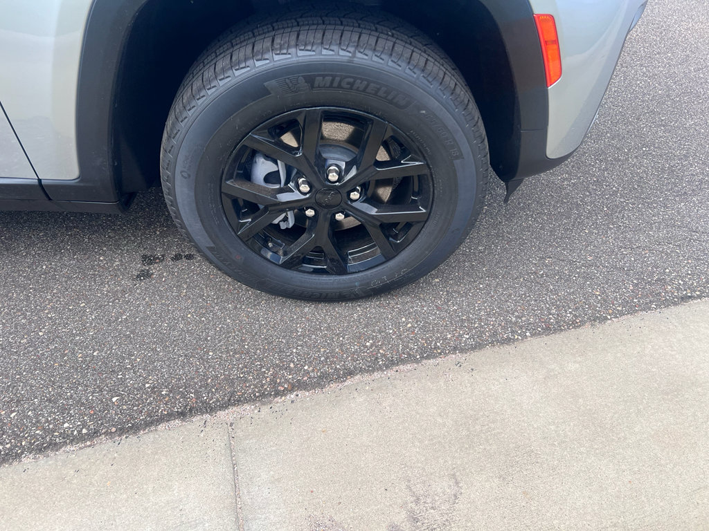 New 2026 Jeep Grand Cherokee Altitude RWD image 3
