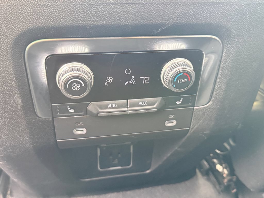 Used 2024 GMC Yukon SLT w/ SLT Luxury Package AWD/4WD image 35
