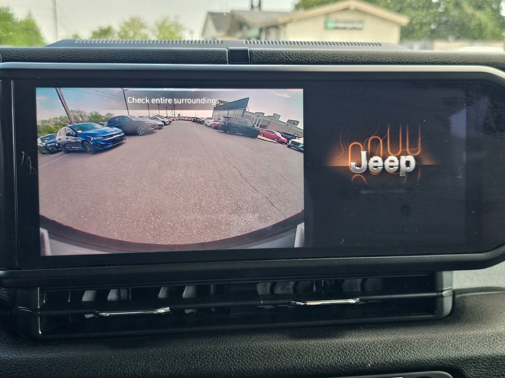 Used 2024 Jeep Wrangler Unlimited w/ Convenience Group AWD/4WD image 9