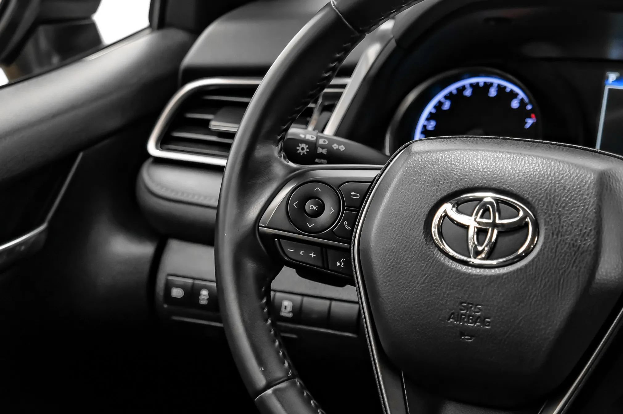 Used 2022 Toyota Camry SE FWD image 14