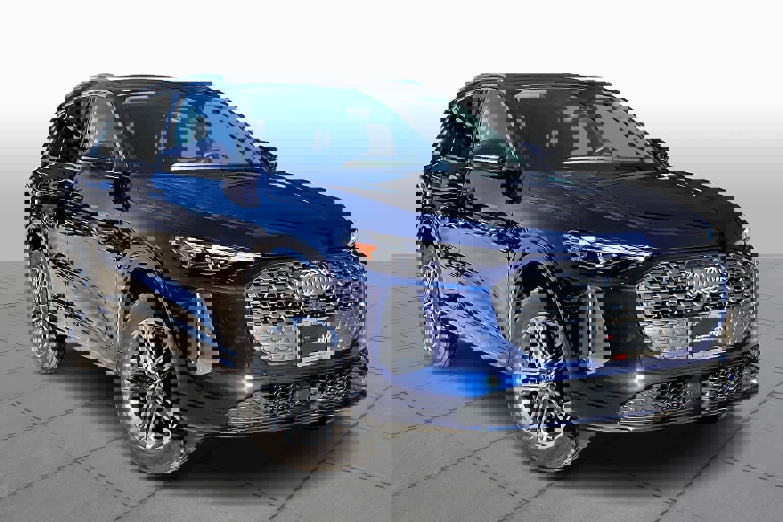 Used 2025 Audi Q5 Premium w/ Convenience Package image 3