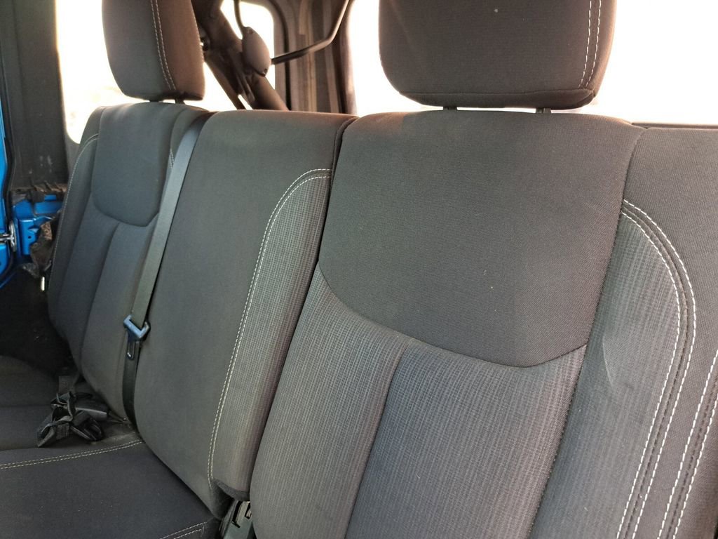 Used 2016 Jeep Wrangler Unlimited Sahara w/ Connectivity Group image 21