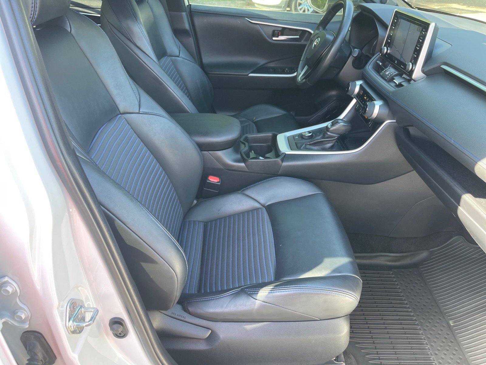 Used 2019 Toyota RAV4 XSE w/ XSE Weather Package AWD/4WD image 19