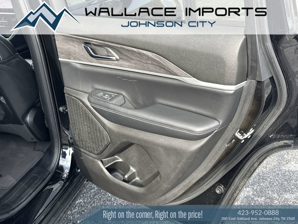 Used 2024 Jeep Grand Cherokee Limited AWD/4WD image 40