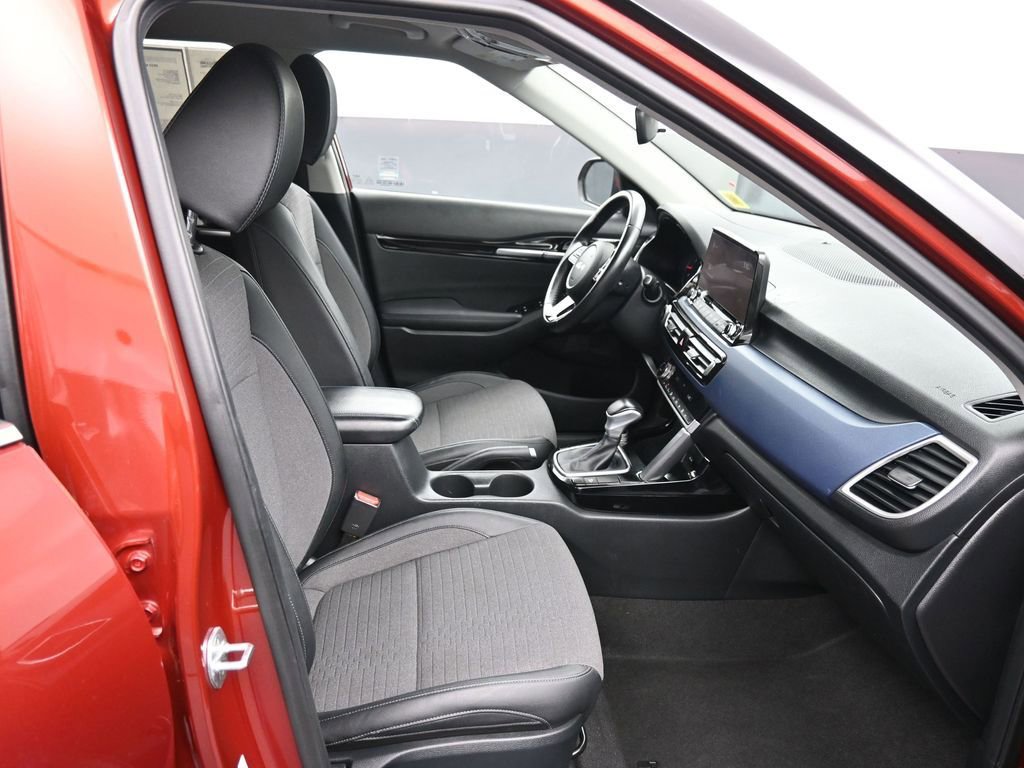 Certified 2022 Kia Seltos S image 24