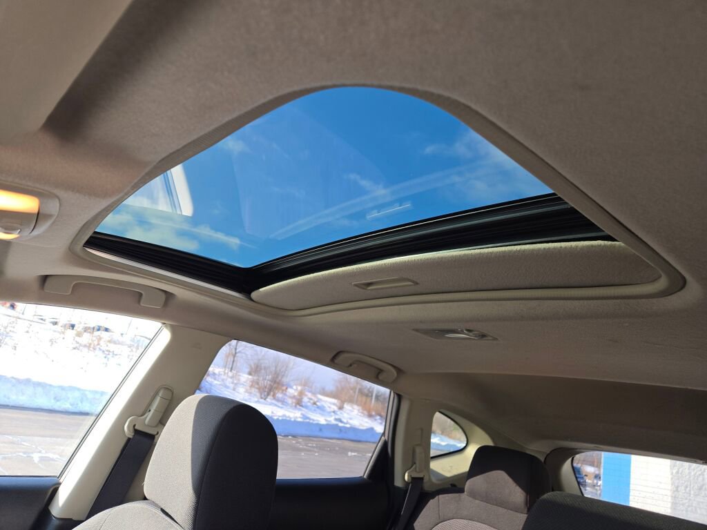 Used 2013 Nissan Rogue SV w/ Premium Pkg image 22