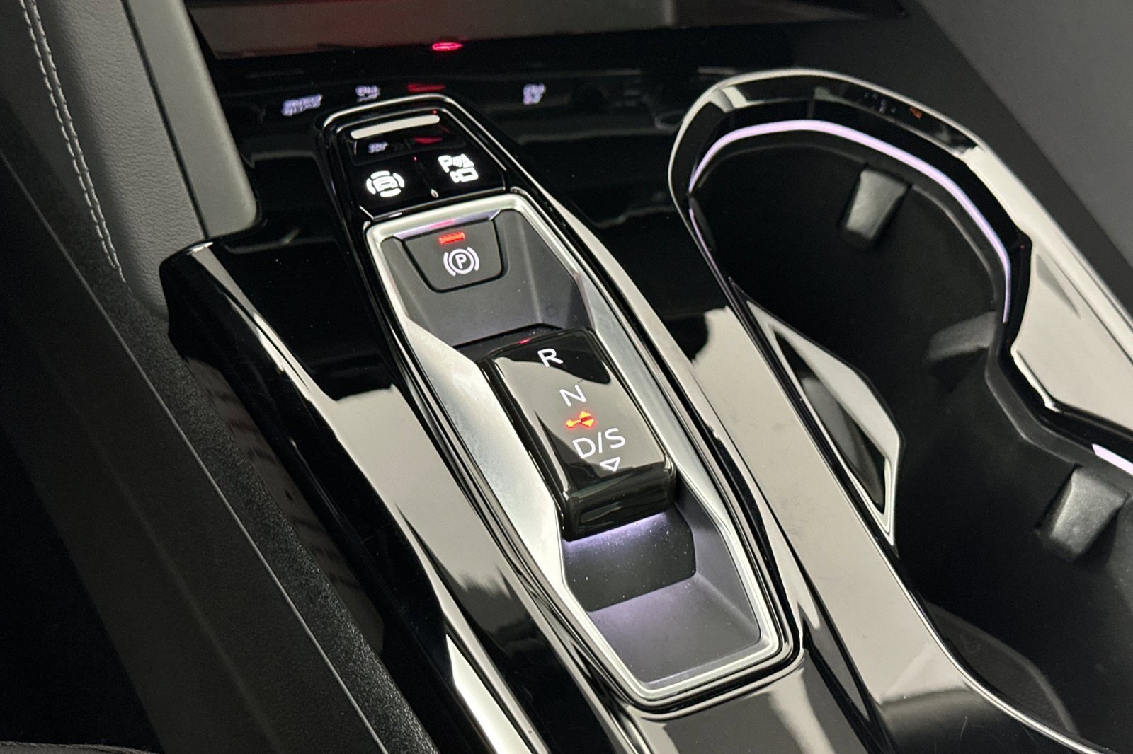 Used 2025 Audi Q5 Premium w/ Convenience Package image 21