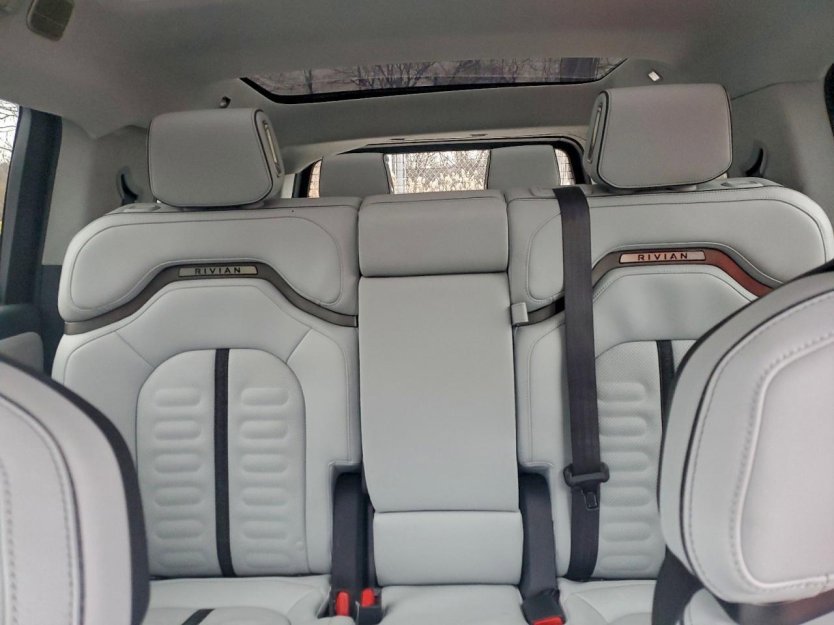 Used 2023 Rivian R1S Adventure image 6