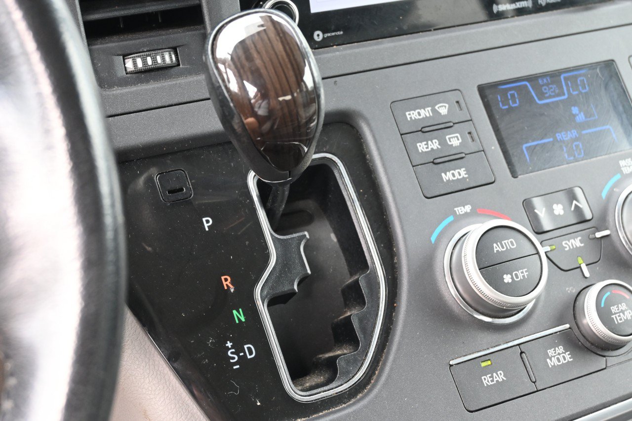 Used 2019 Toyota Sienna XLE FWD image 13