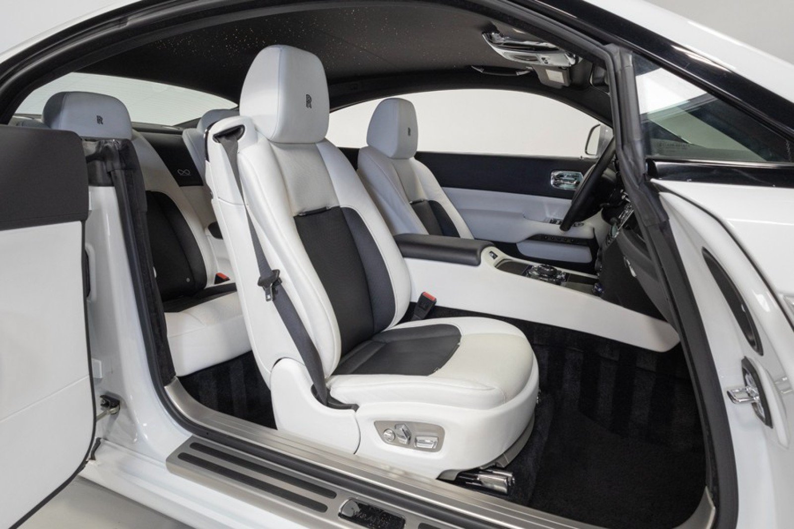 Used 2021 Rolls-Royce Wraith RWD image 58