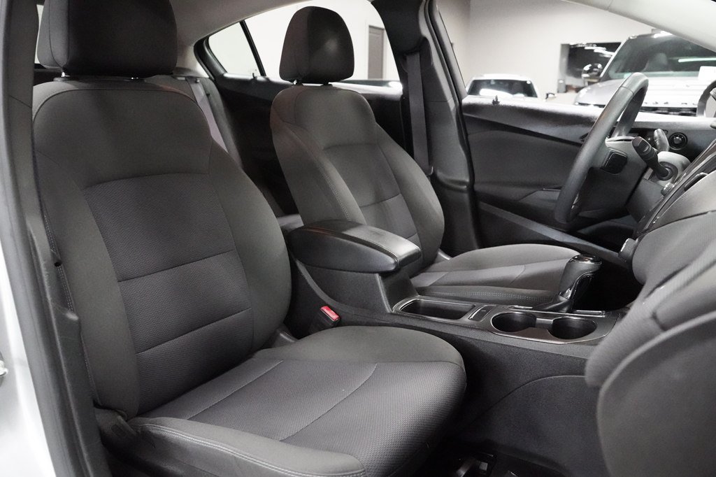 Used 2017 Chevrolet Cruze LT w/ Convenience Package FWD image 32