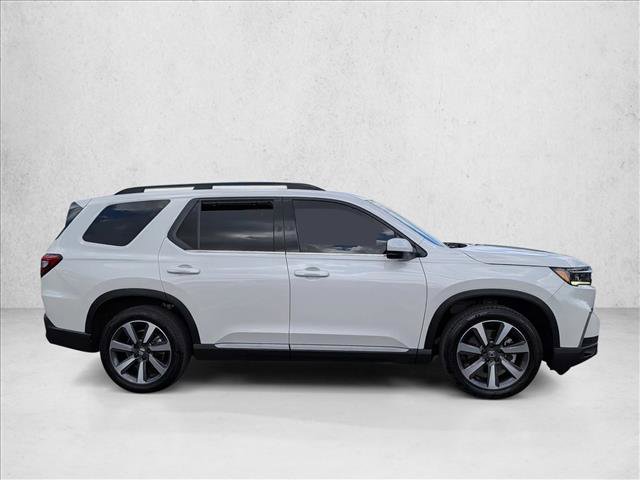 Certified 2025 Honda Pilot Touring image 4