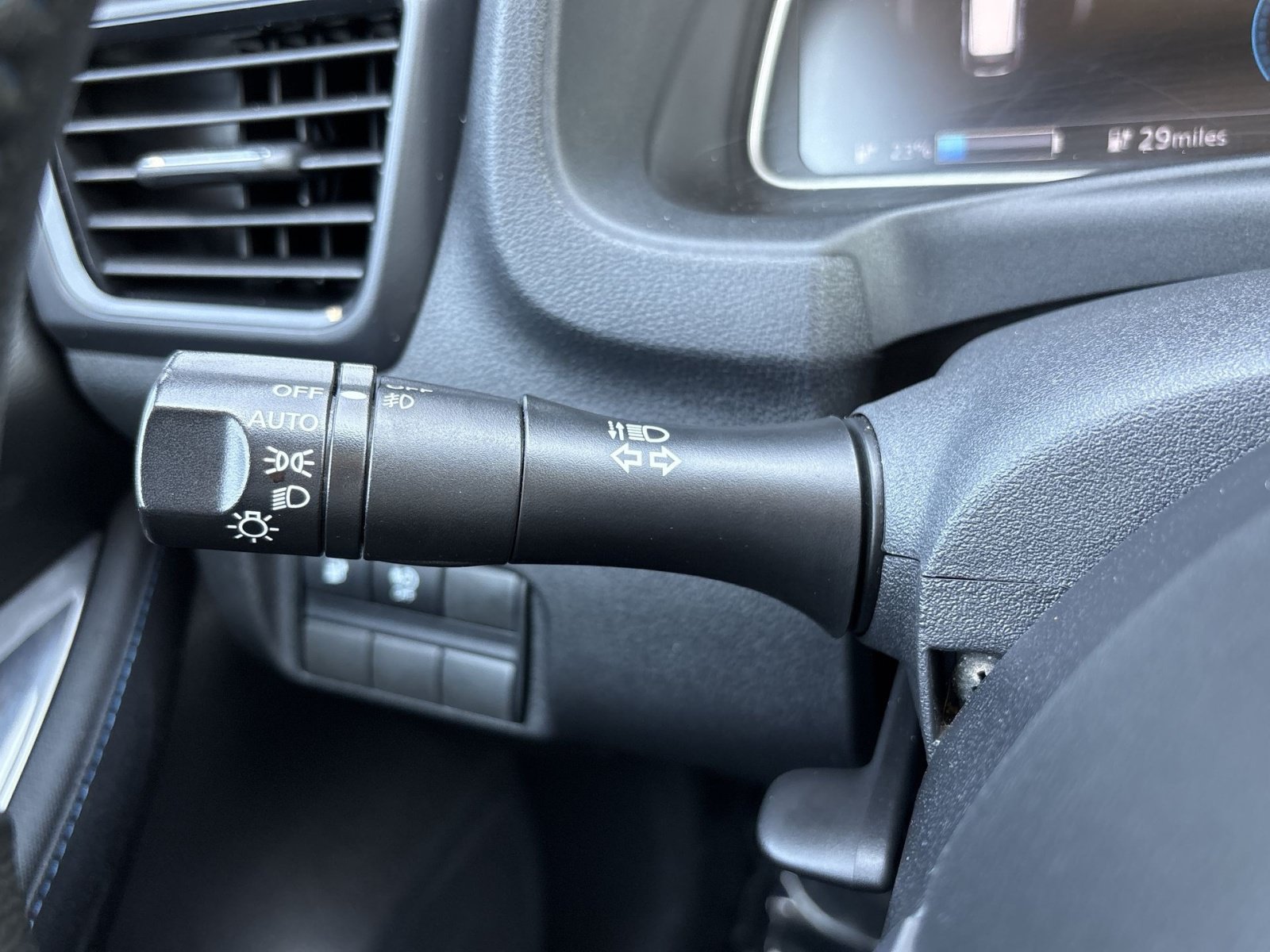 Used 2018 Nissan Leaf SV FWD image 23