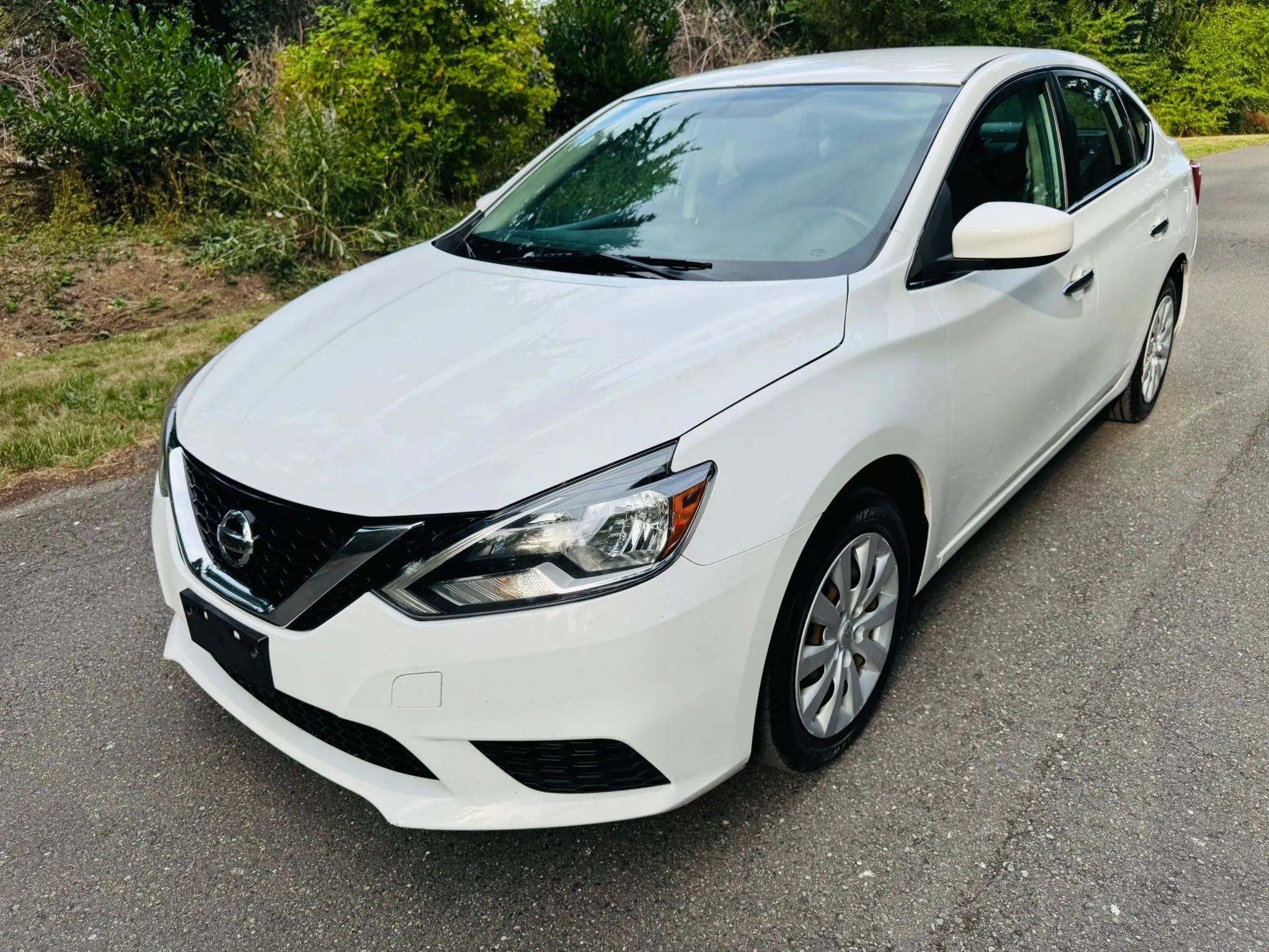 Used 2017 Nissan Sentra SV image 1