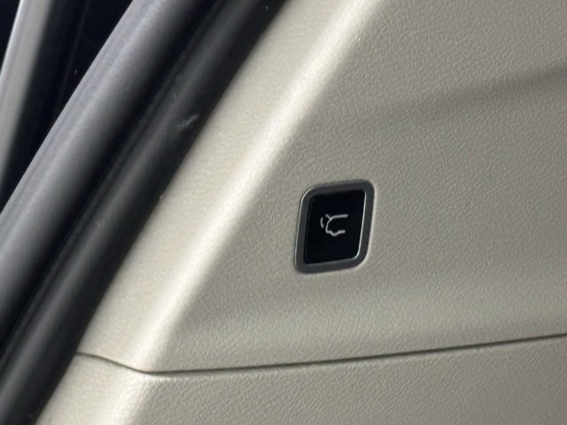 Used 2017 Chrysler Pacifica Touring-L image 8