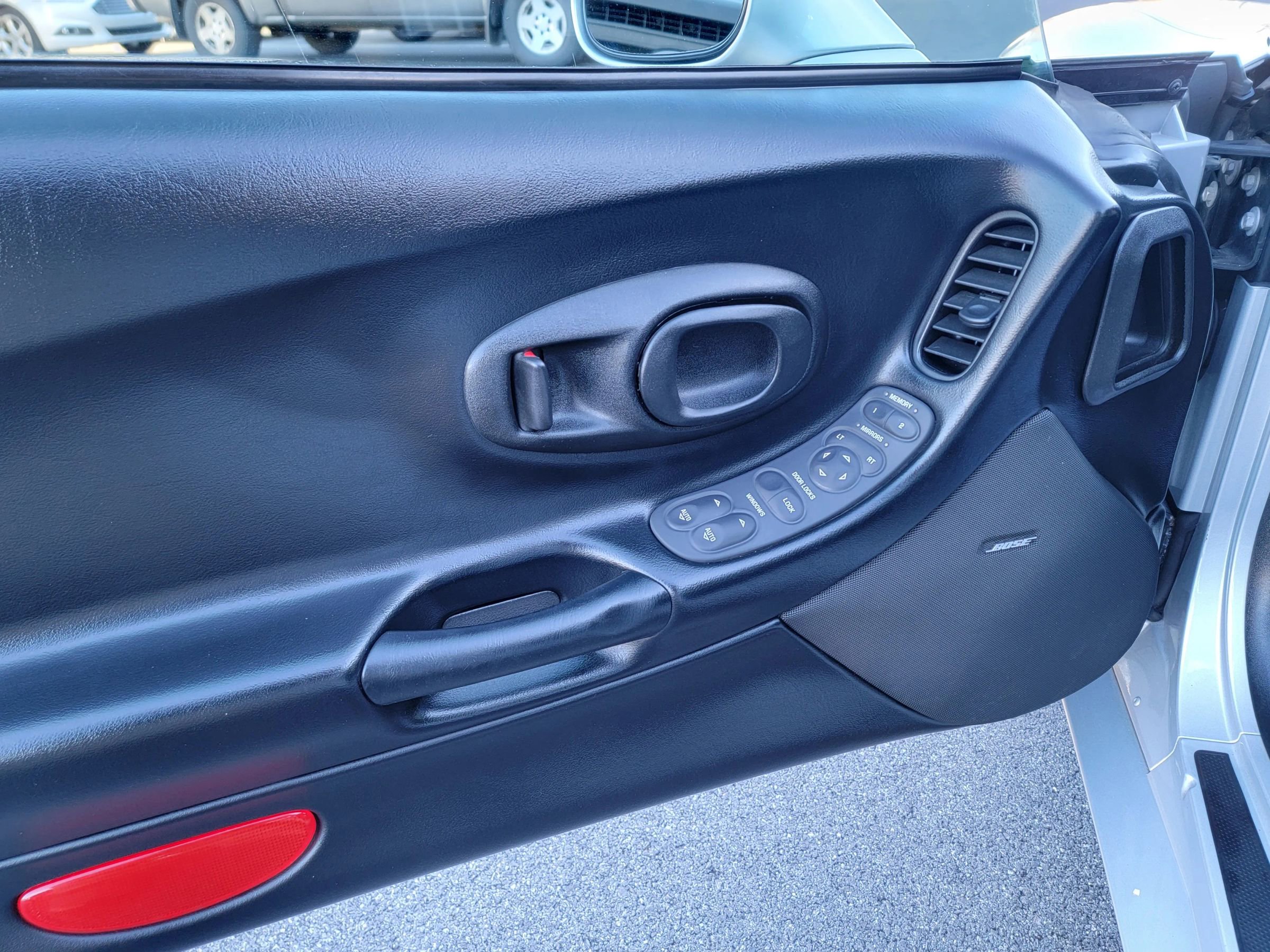 Used 2000 Chevrolet Corvette Coupe w/ Memory Pkg image 8