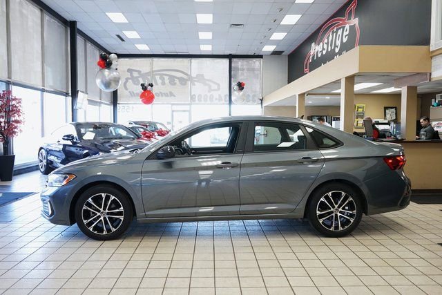 Used 2023 Volkswagen Jetta Sport image 3