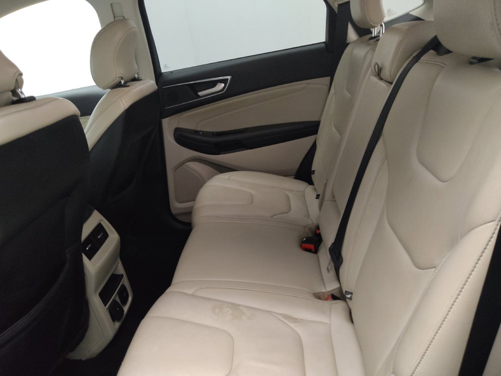 Used 2019 Ford Edge Titanium FWD image 18