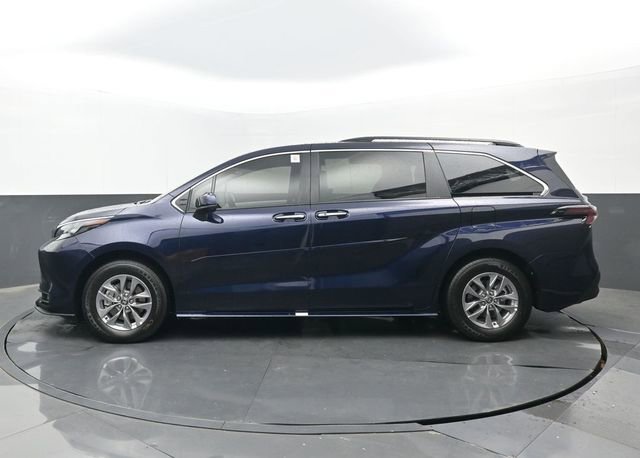 Used 2026 Toyota Sienna XLE AWD/4WD image 23