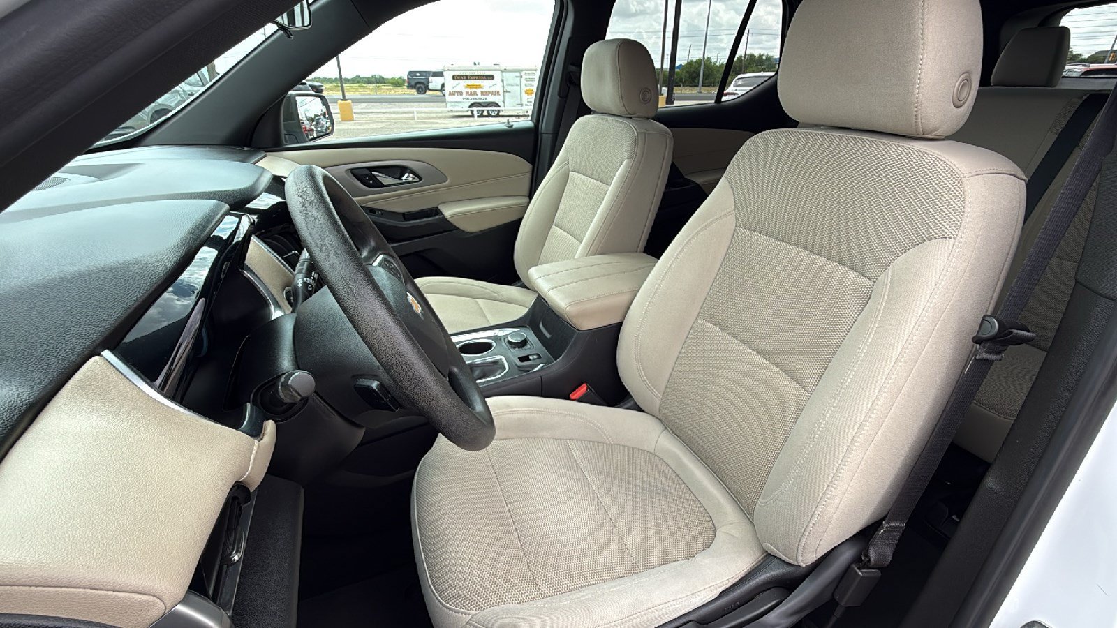 Used 2022 Chevrolet Traverse LS FWD image 13