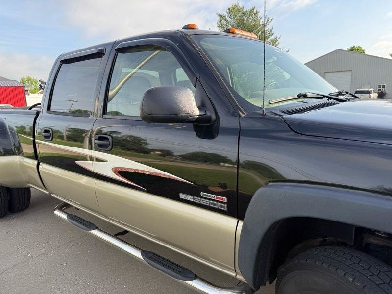 Used 2005 GMC Sierra 3500 SLT w/ Heavy-Duty Power Package AWD/4WD image 5