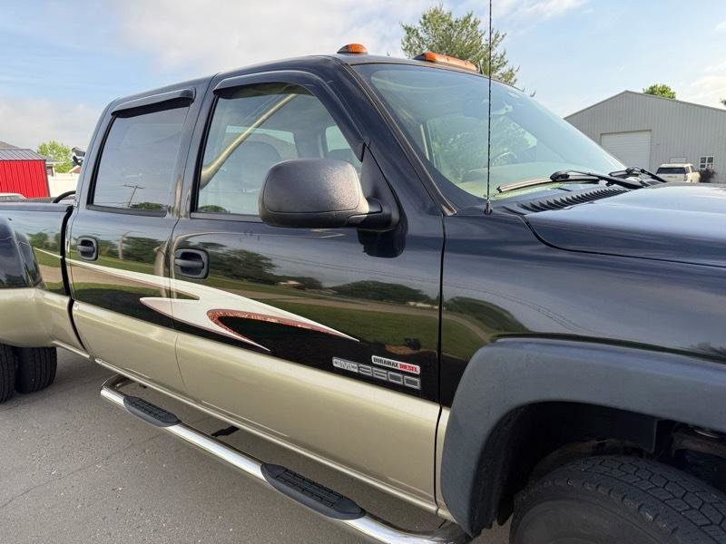 Used 2005 GMC Sierra 3500 SLT w/ Heavy-Duty Power Package image 5