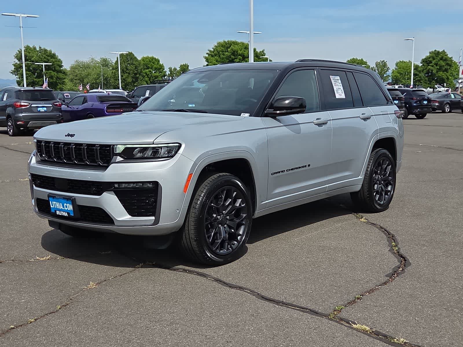 New 2026 Jeep Grand Cherokee Summit AWD/4WD image 1