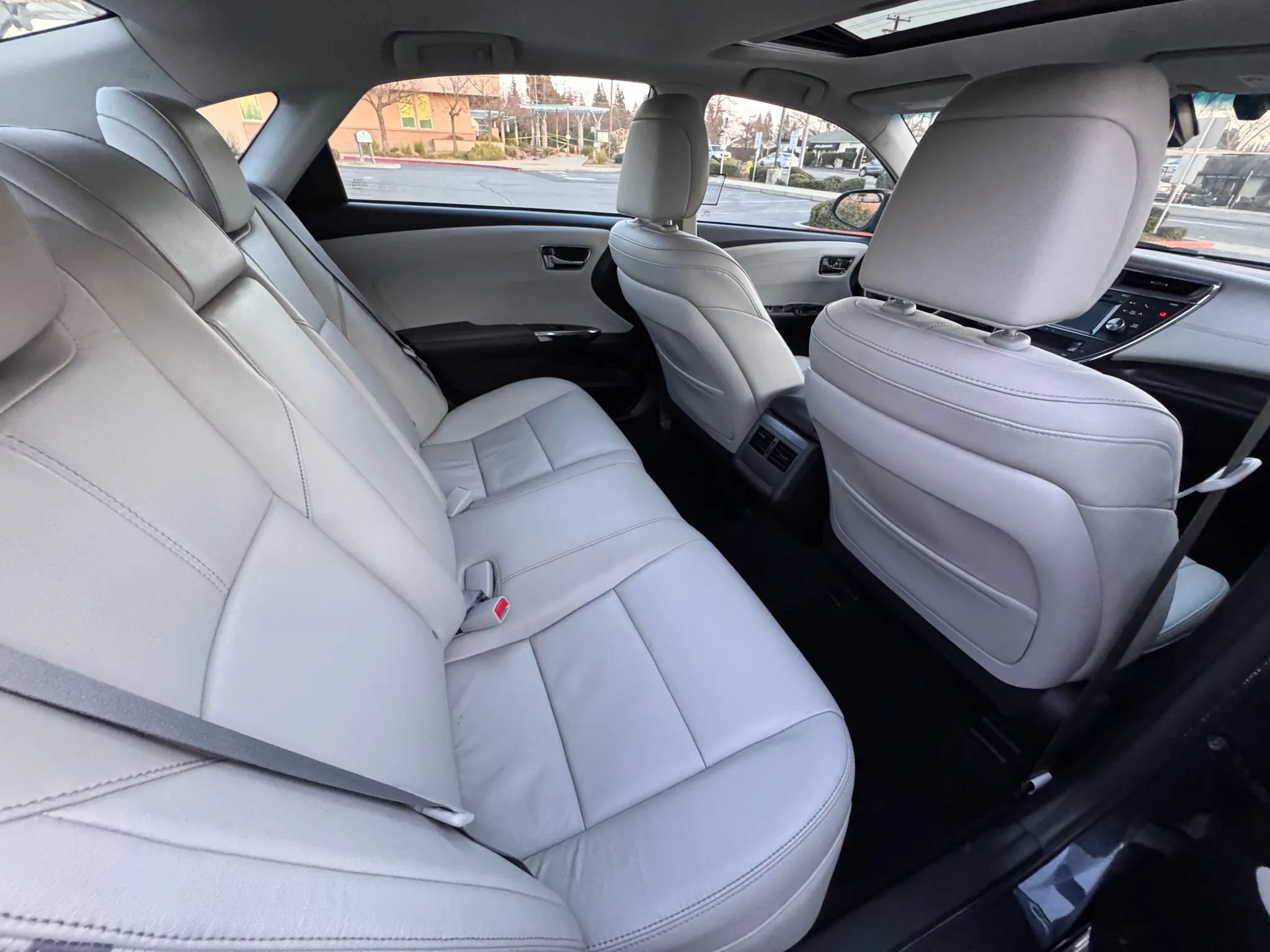 Used 2018 Toyota Avalon XLE Plus w/ Carpet Mat Package FWD image 14