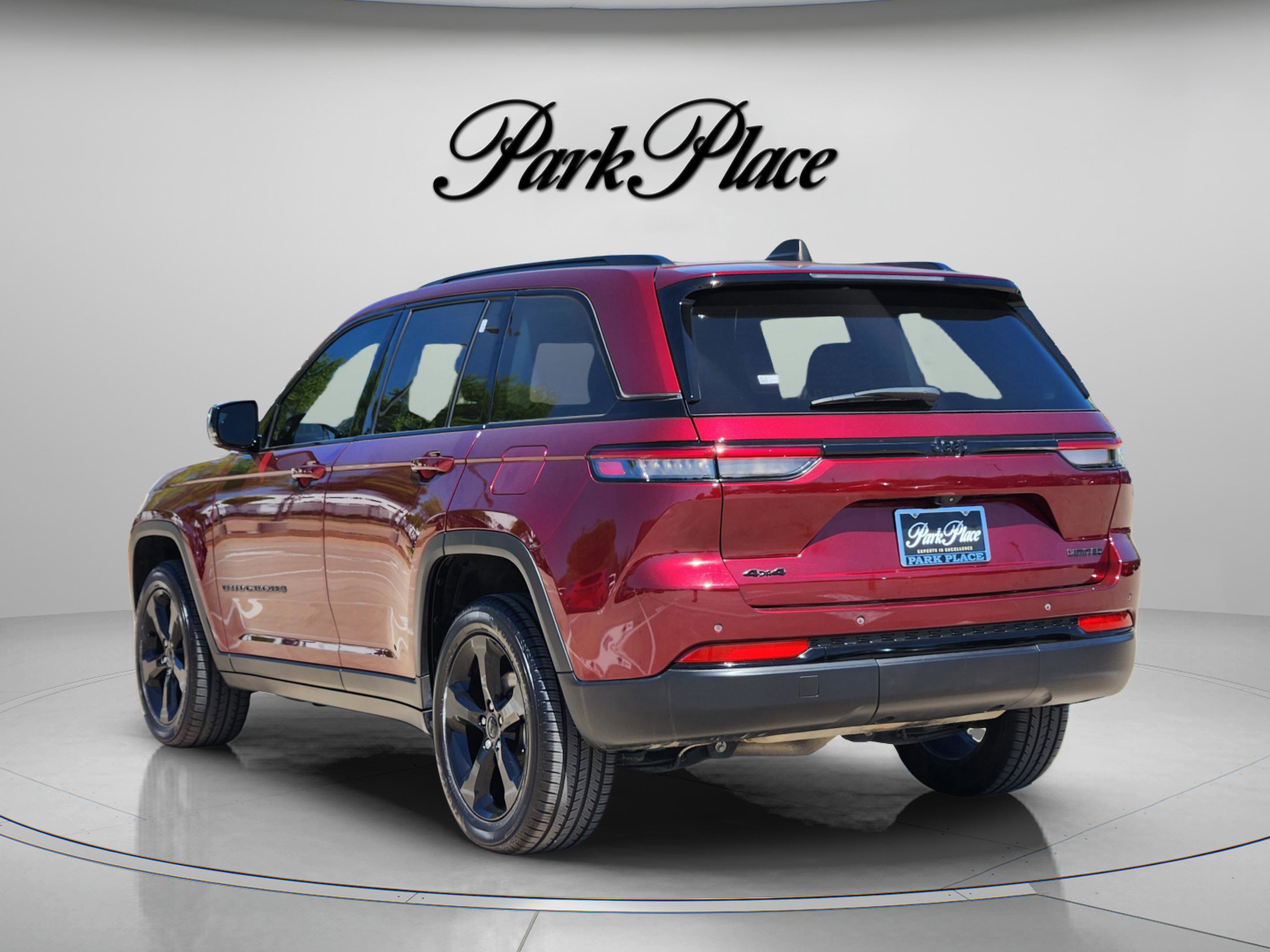 Used 2023 Jeep Grand Cherokee Limited w/ Black Appearance Package image 3