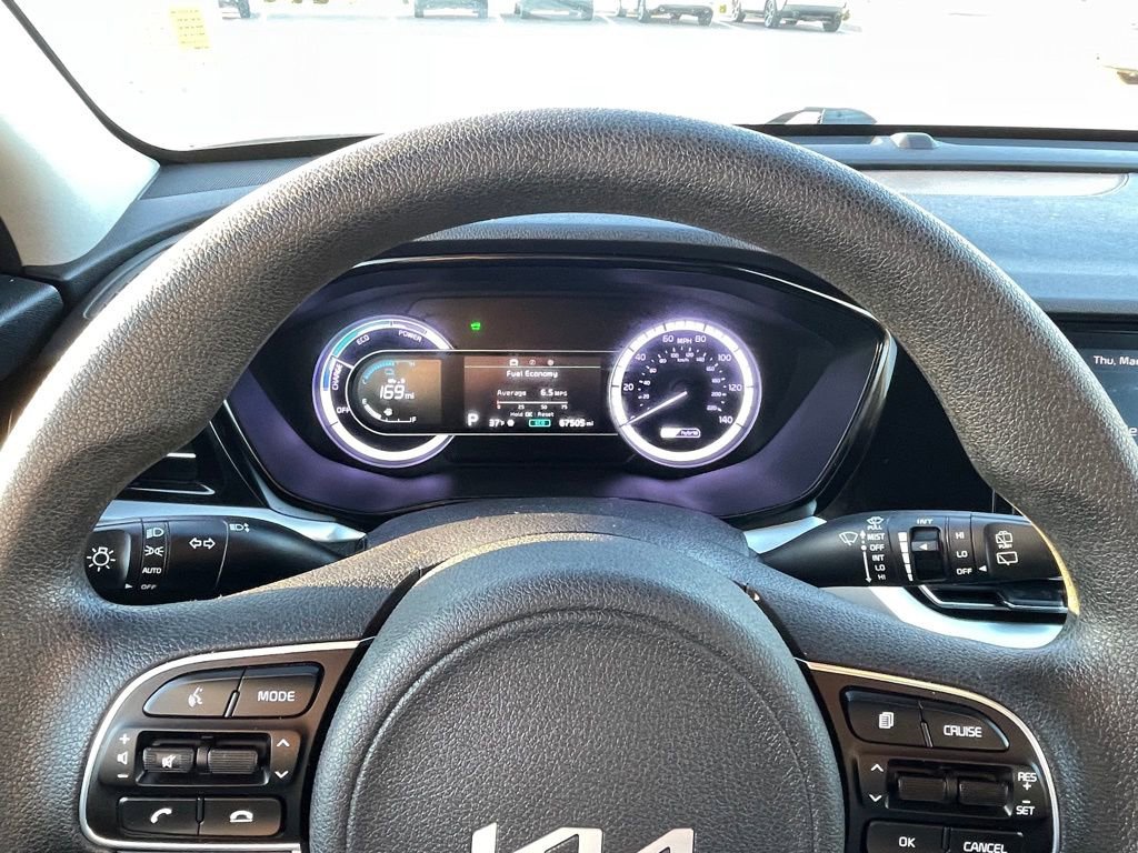 Certified 2022 Kia Niro LX image 14