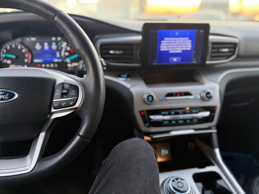 Used 2024 Ford Explorer XLT w/ Equipment Group 202A image 7