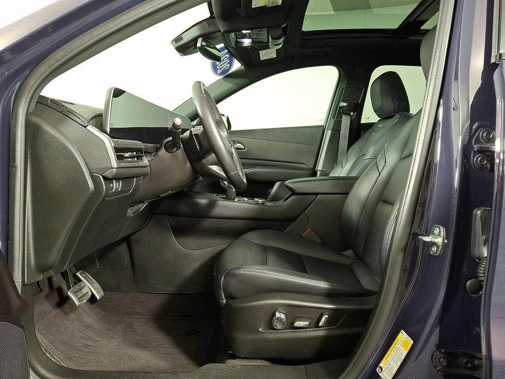 Certified 2024 Cadillac XT4 Sport w/ Cold Weather Package AWD/4WD image 15