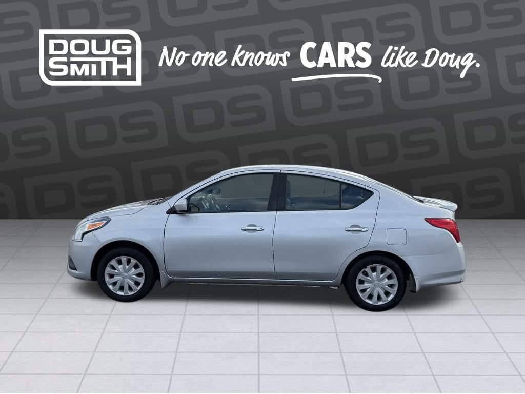 Used 2015 Nissan Versa SV image 2