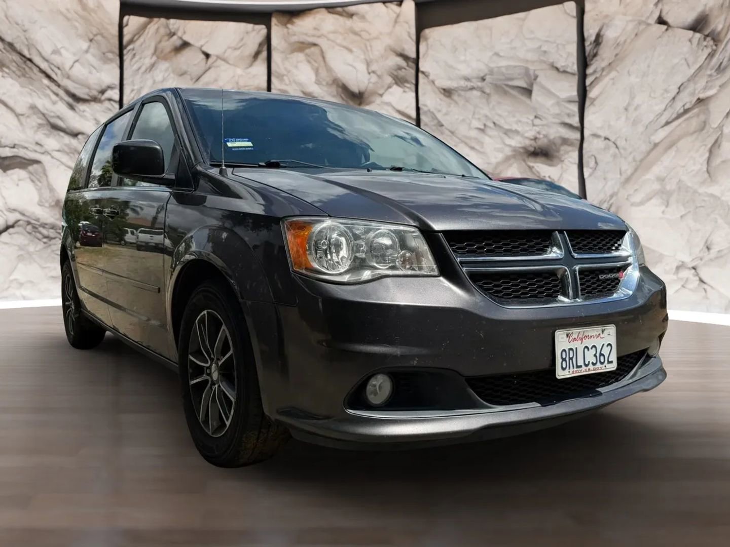Used 2017 Dodge Grand Caravan SXT FWD image 3