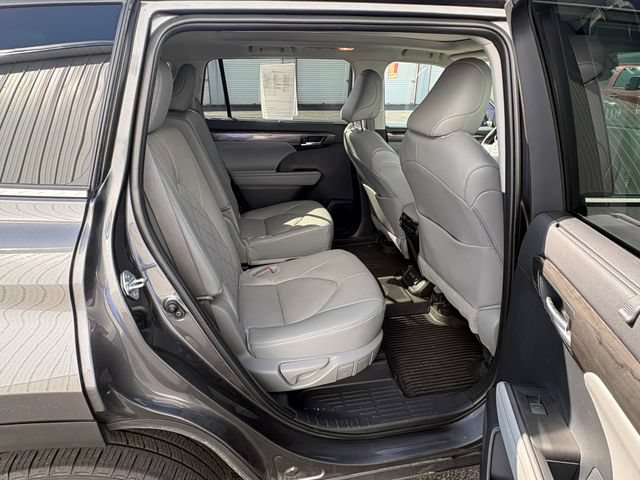 Used 2025 Toyota Highlander Platinum AWD/4WD image 15