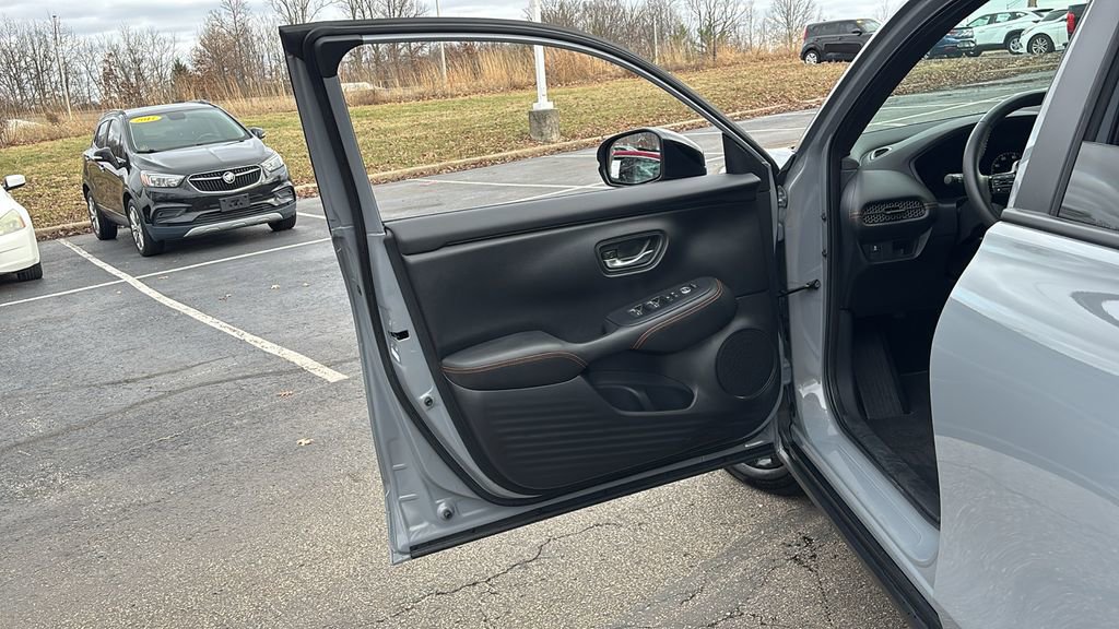 Used 2024 Honda HR-V Sport image 11