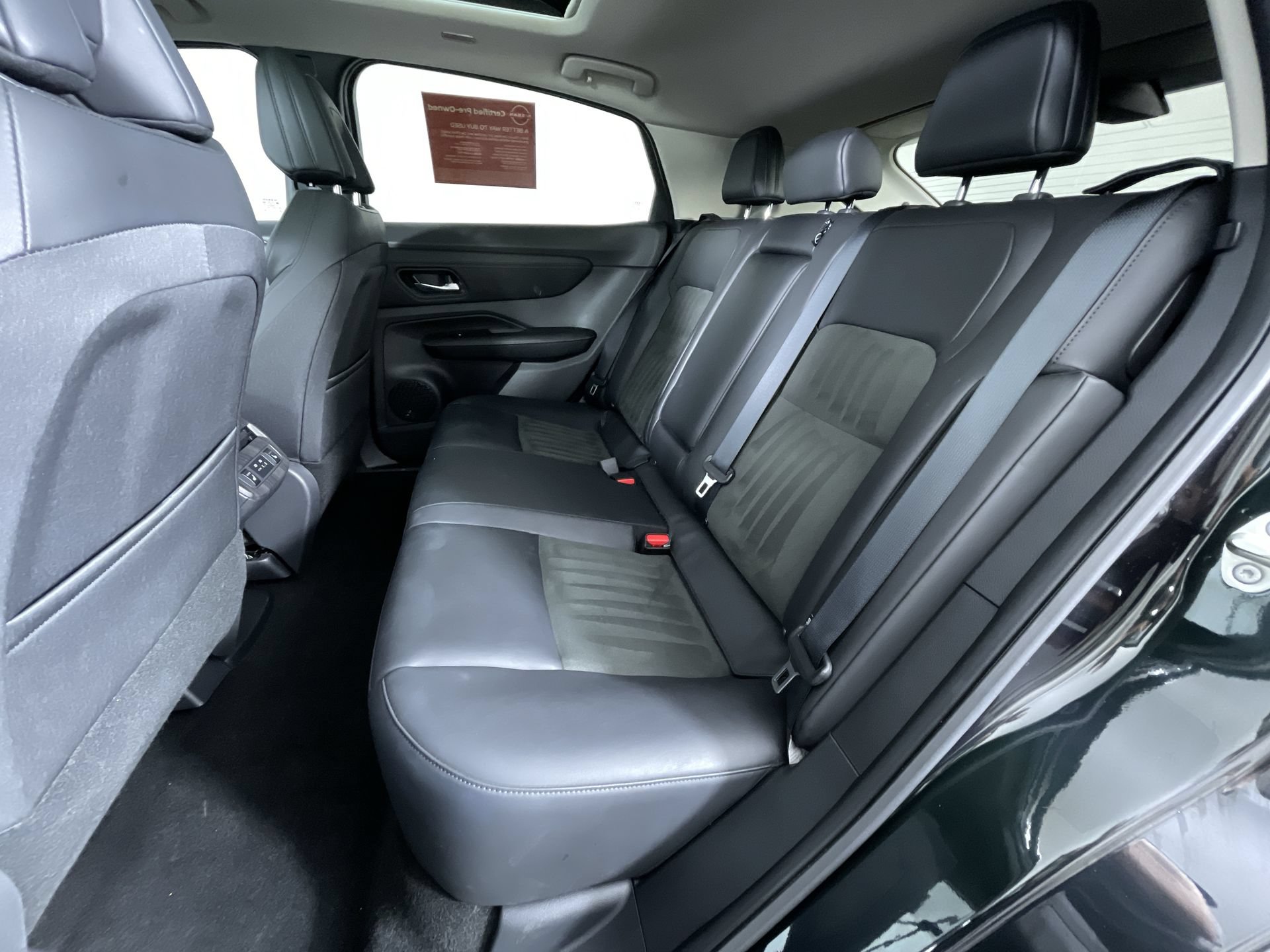 Used 2024 Nissan Ariya AWD image 23