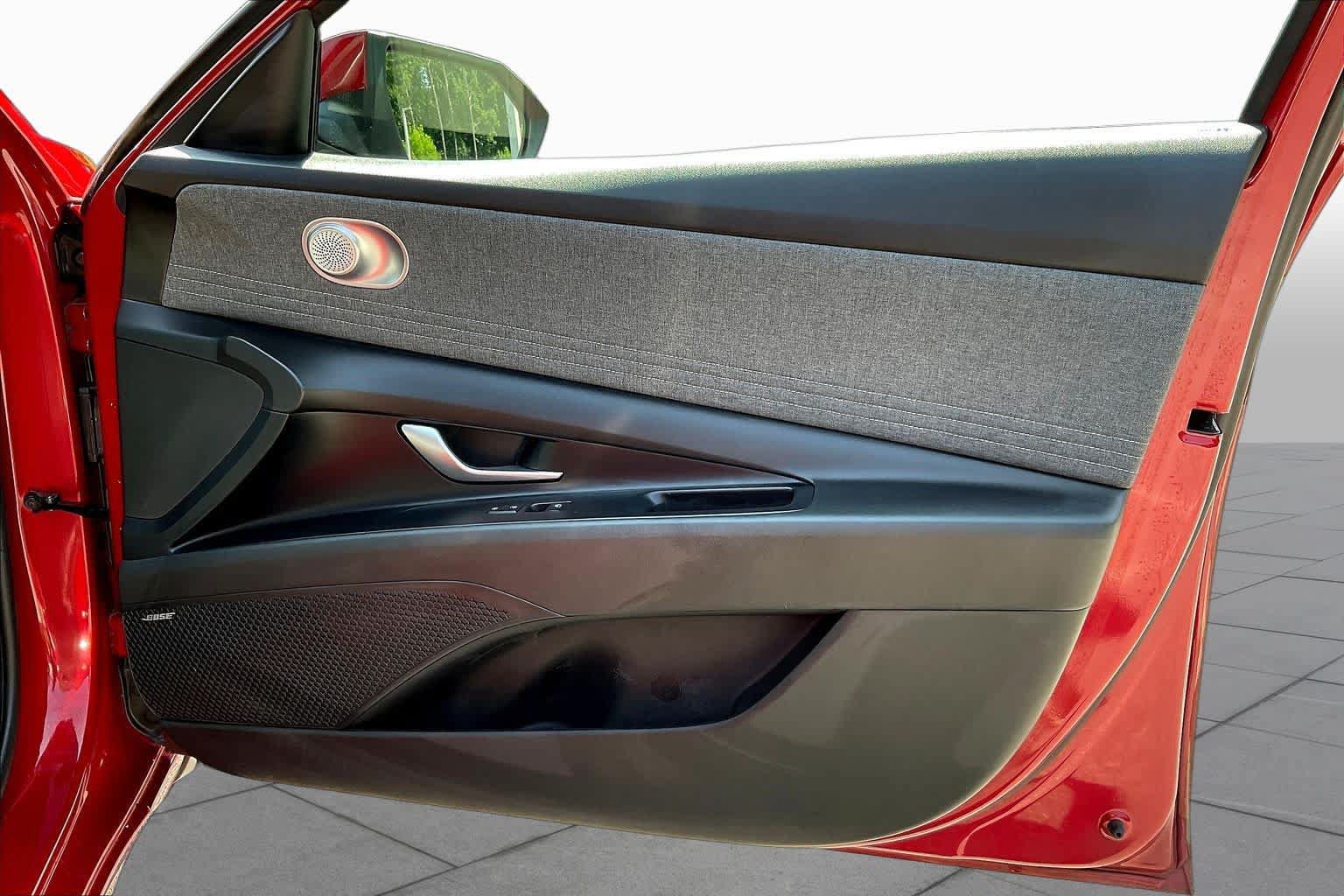 Used 2022 Hyundai Elantra Limited FWD image 23