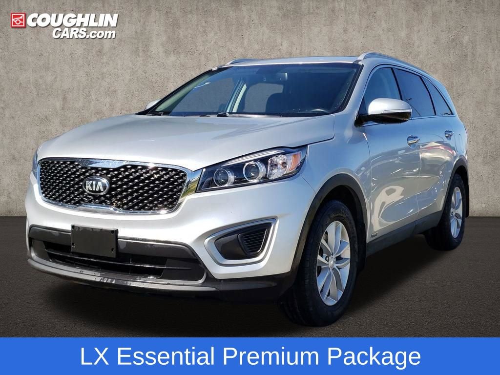 Used 2017 Kia Sorento AWD w/ LX Convenience Package image 4