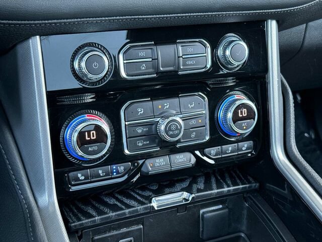 Used 2023 GMC Yukon XL Denali w/ Denali Reserve Package AWD/4WD image 29