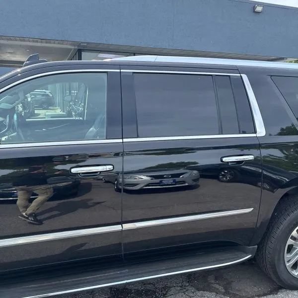 Used 2019 Cadillac Escalade ESV 4WD image 3