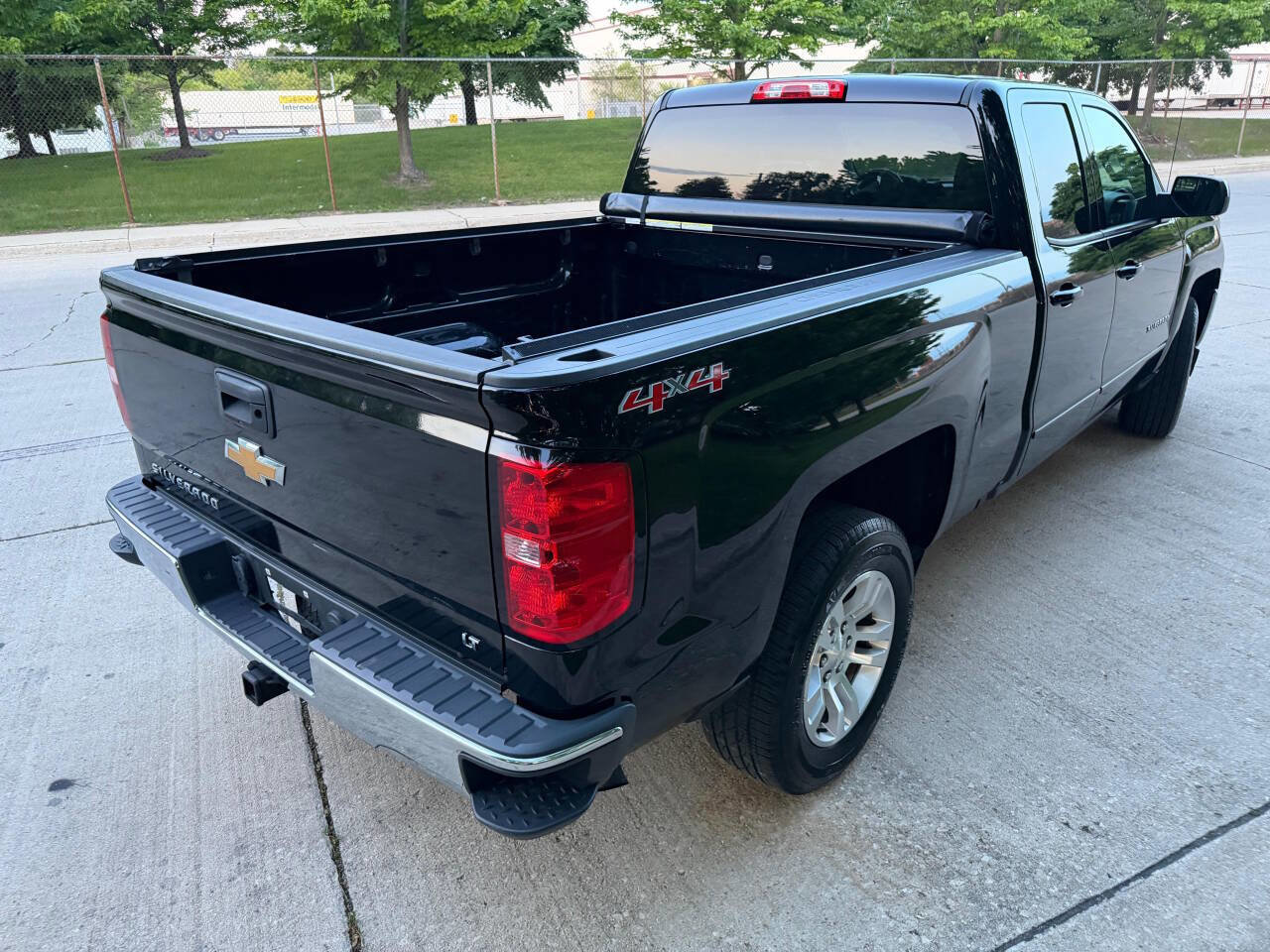 Used 2017 Chevrolet Silverado 1500 LT w/ All Star Edition AWD/4WD image 5