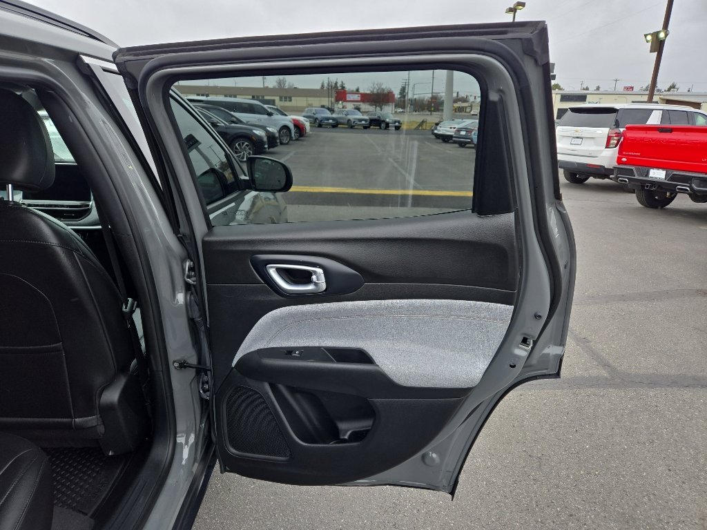 Used 2023 Jeep Compass Latitude image 16