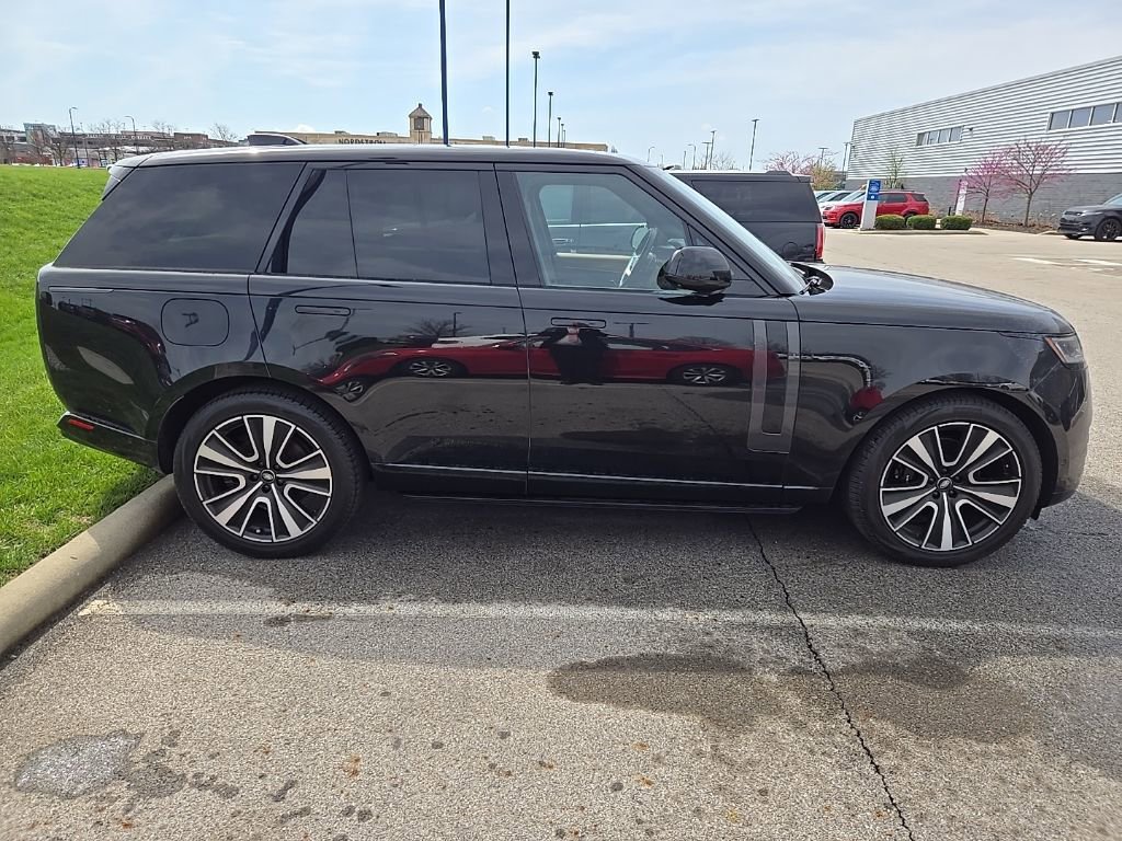 Certified 2024 Land Rover Range Rover SE image 4