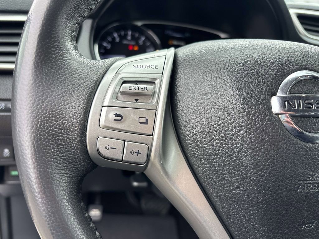 Used 2016 Nissan Rogue SL image 18