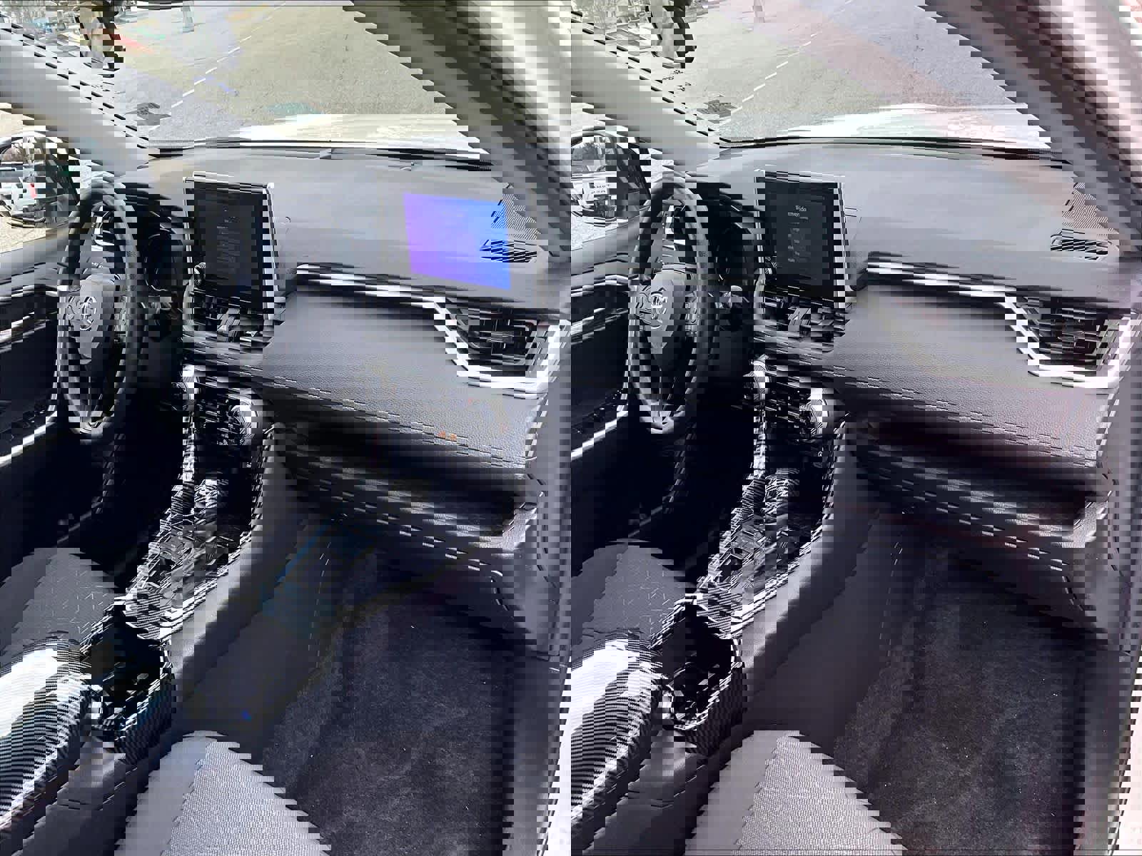 Used 2023 Toyota RAV4 XLE w/ Convenience Package image 14