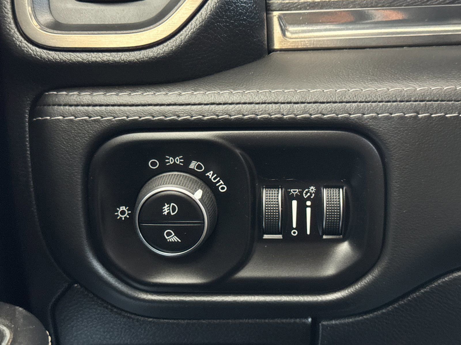 Used 2020 RAM 1500 Limited image 31