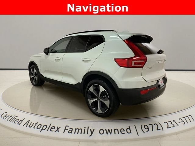 Used 2025 Volvo XC40 B5 Plus AWD/4WD image 3